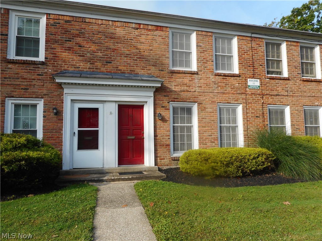 Affordably priced Georgetown of the Highlands condo. Move-in condition. Backs up to scenic view of Metroparks. Brand new carpeting in living room, hallway and bedrooms. Sliders off kitchen lead to fenced patio with Beautiful views. Furnace is approximately 10 years old. Both bathrooms have uilt-n medicine cabinets. Double closets in master bedroom.
