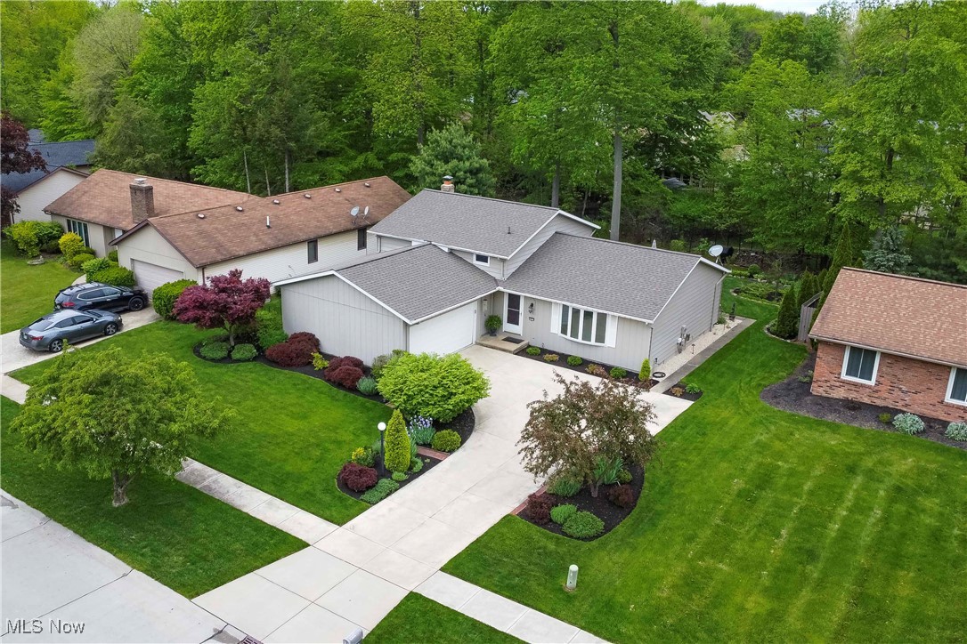 20474 Sandalwood Lane, Strongsville, Ohio image 3