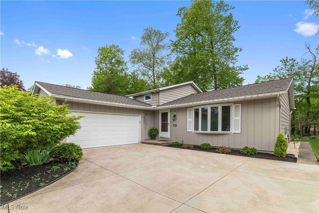 20474 Sandalwood Lane, Strongsville, Ohio image 2