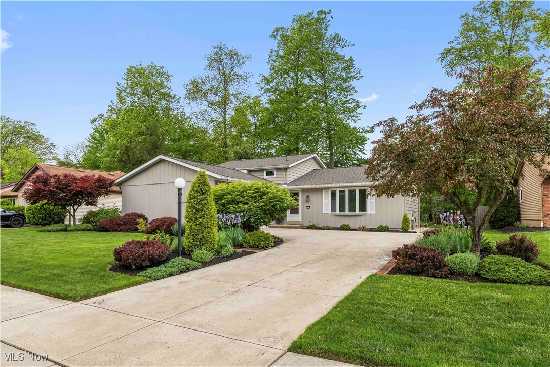 20474 Sandalwood Lane, Strongsville, Ohio image 1