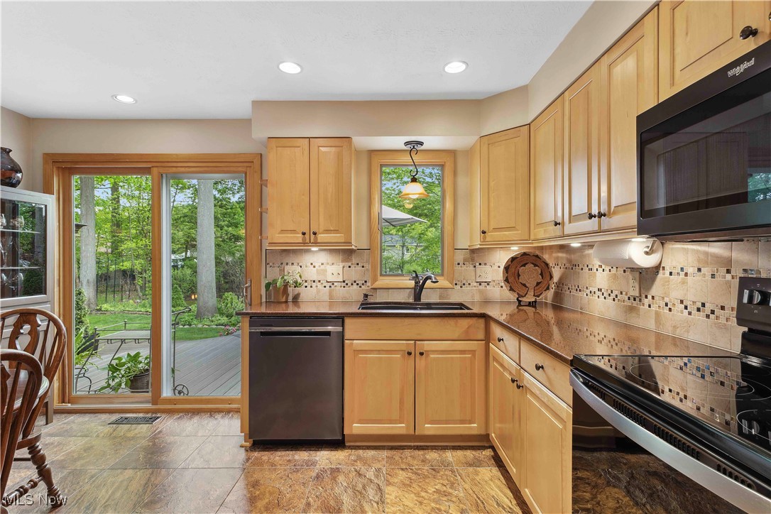 20474 Sandalwood Lane, Strongsville, Ohio image 15