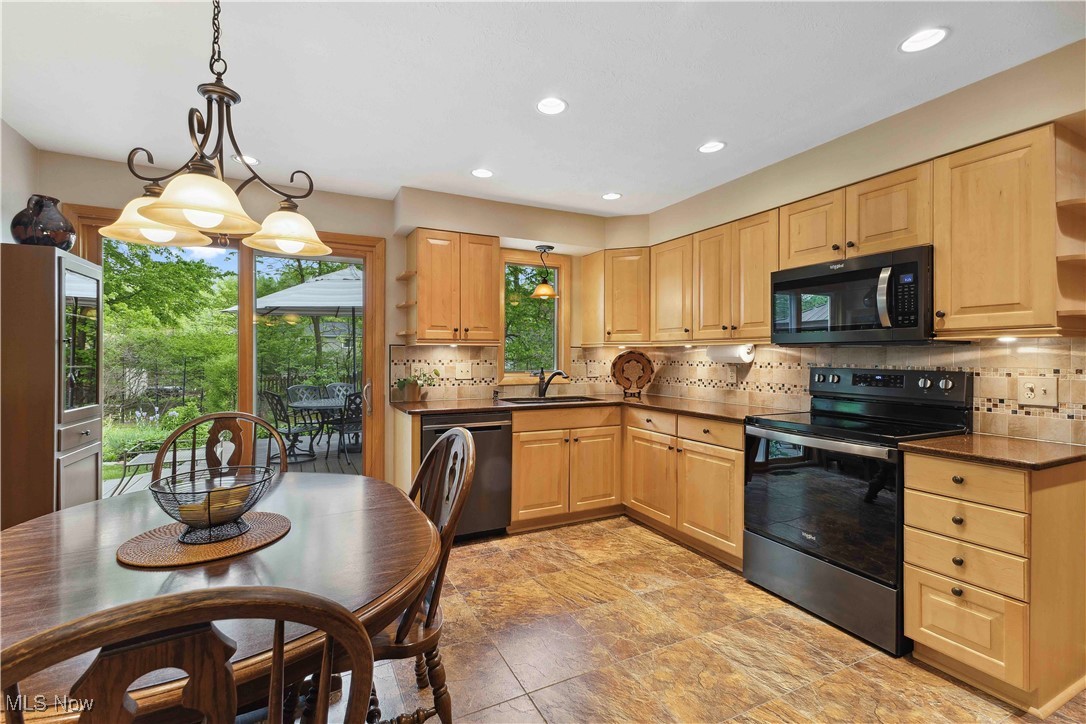 20474 Sandalwood Lane, Strongsville, Ohio image 17