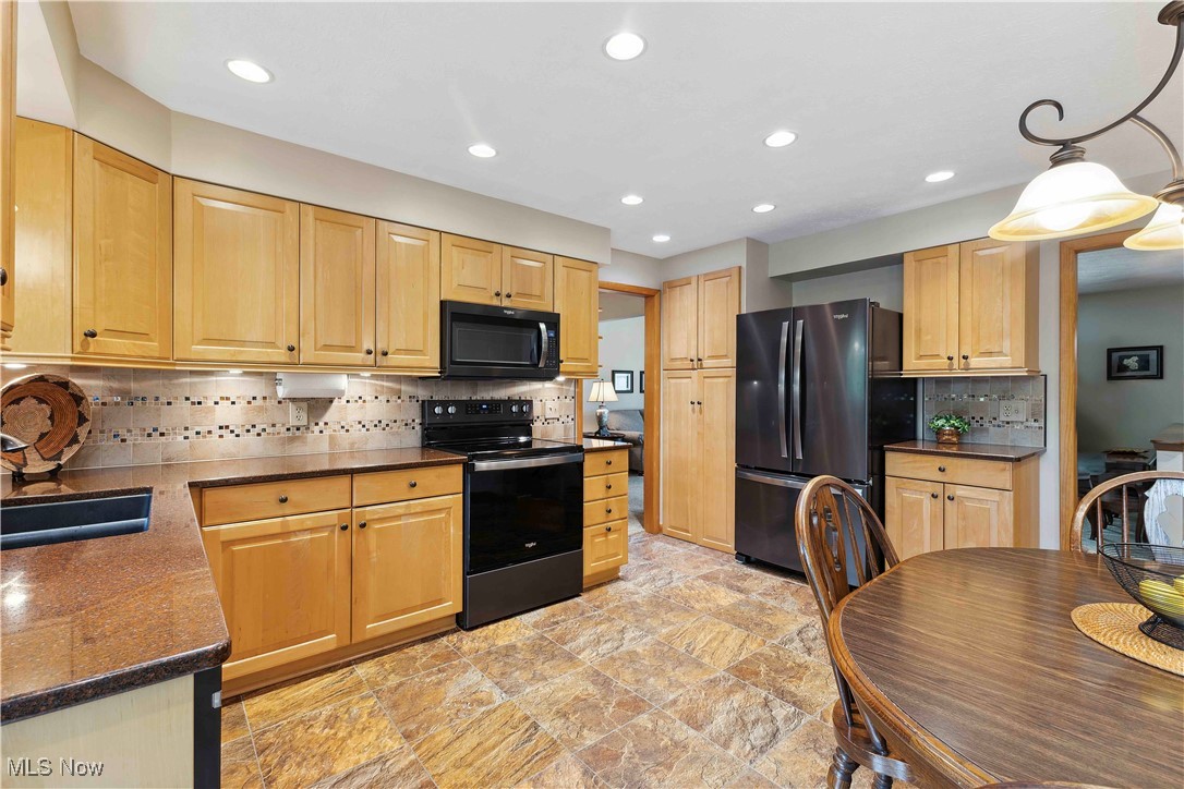 20474 Sandalwood Lane, Strongsville, Ohio image 18