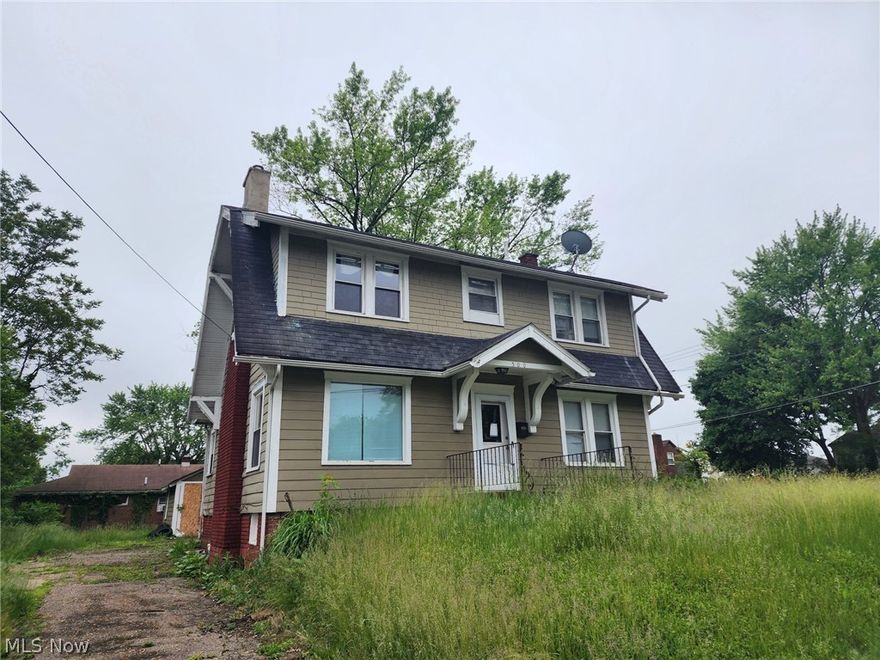 Great investment opportunity.  Needs some TLC and your special touch.  Sold as-is with out any disclosures or warranties