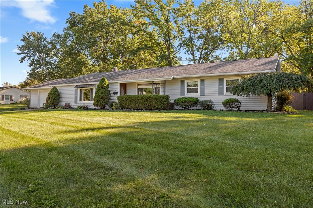 1246 Spruce Tree Lane, Amherst, Ohio image 3