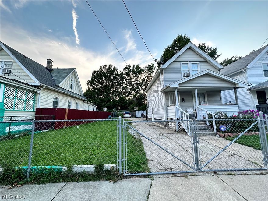 Opportunity Knocking at the Door, Double Lot Property, Ready to move in. Subject to Seller to Finding a New Home. Furnace 7 years H20 6 yrs, Home Warranty pay by Seller is the price is right. lots of Room, Lots of Potential Must See for only $100,000. Next door lot only $53.96 per year taxes. Parcel (005-18-154)
All Fenced yard.