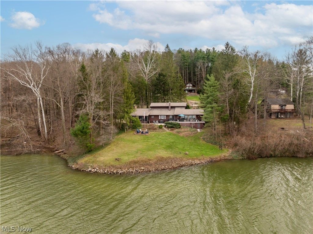 Photo of 9707 Lakewood Drive NE, Mineral City, OH 44656 (MLS # 5214803)