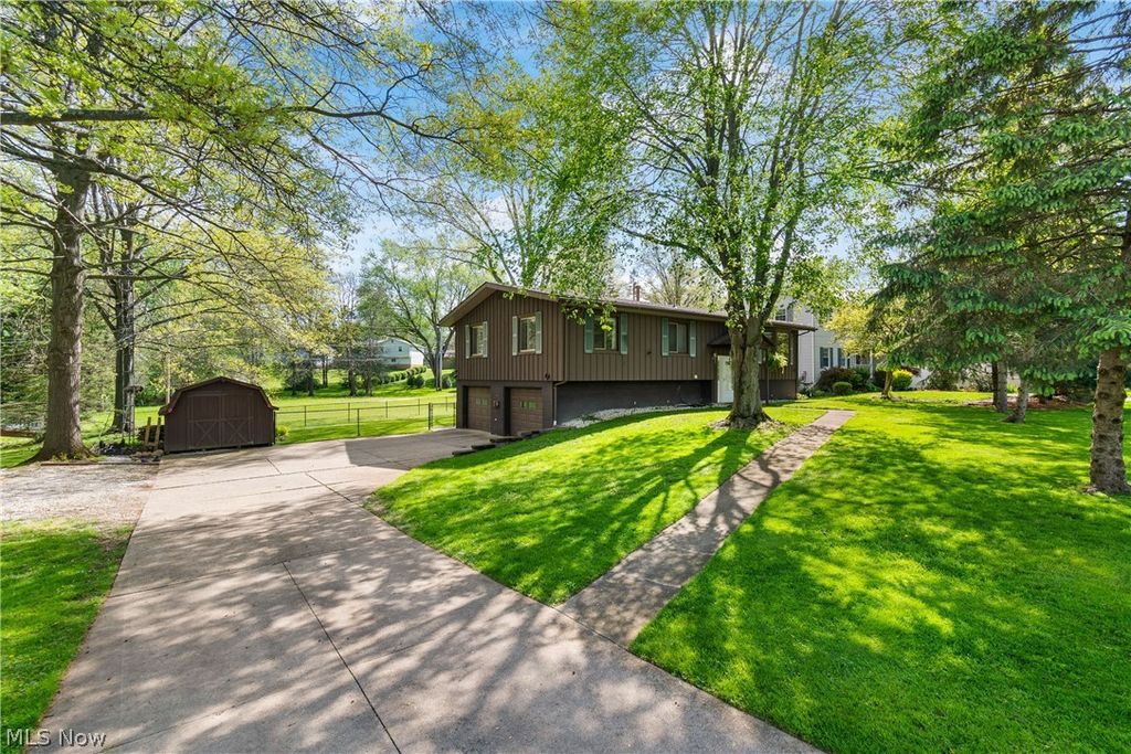 Photo of 370 Applegrove Street NE, North Canton, OH 44720 (MLS # 5205835)