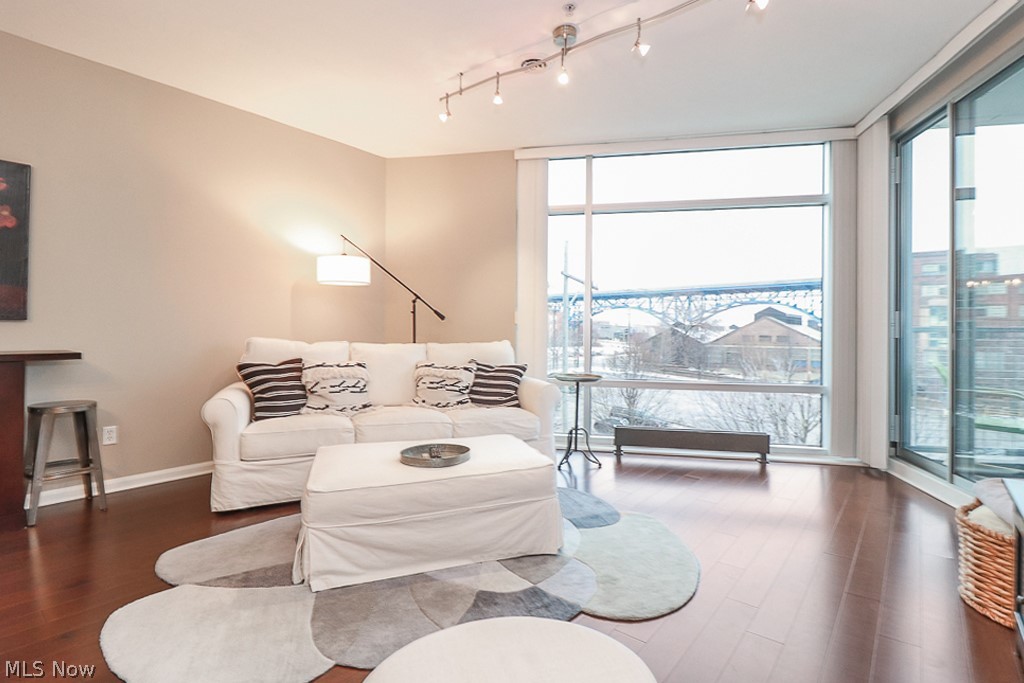 Stonebridge Plaza - Residential