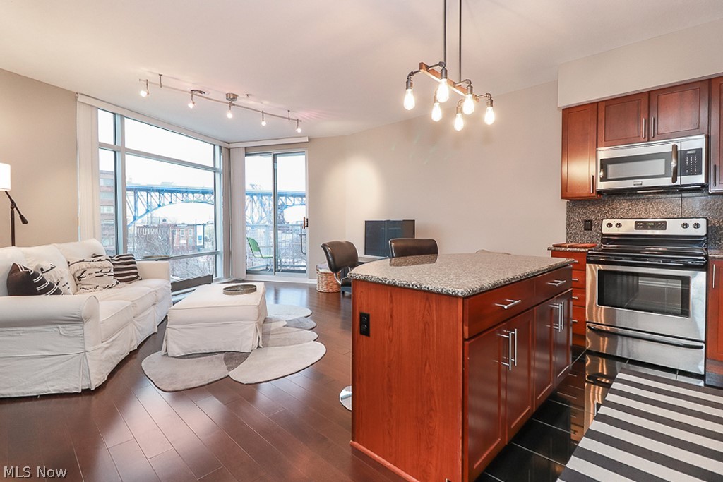 Stonebridge Plaza - Residential