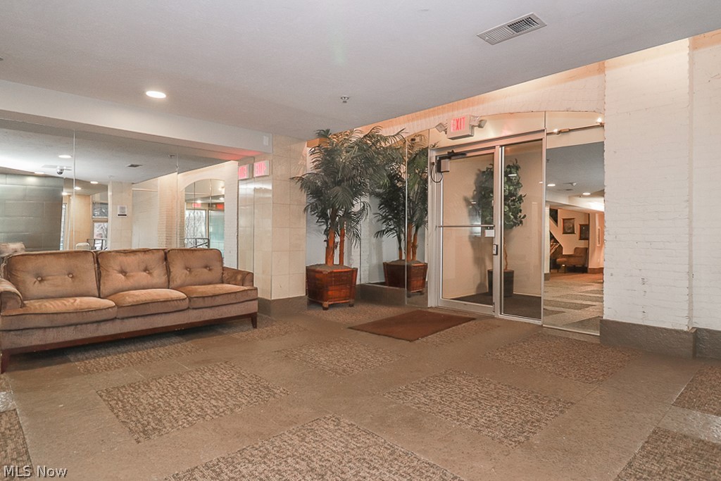 Stonebridge Plaza - Residential