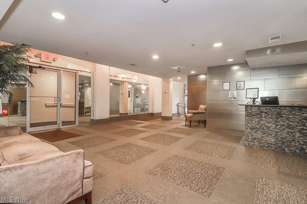 Stonebridge Plaza - Residential