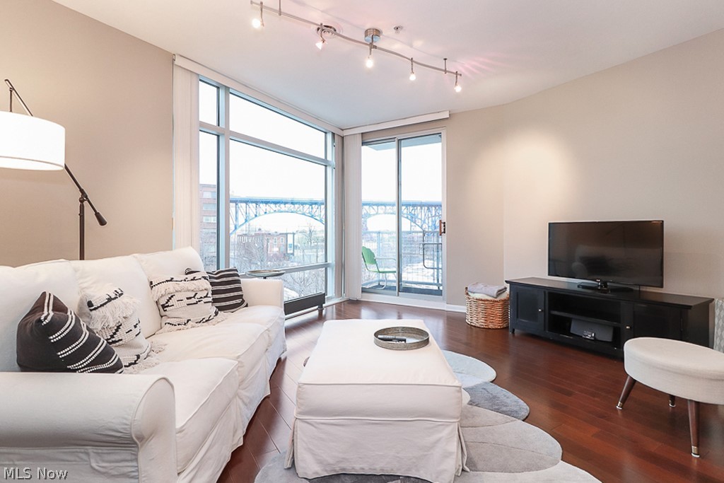 Stonebridge Plaza - Residential