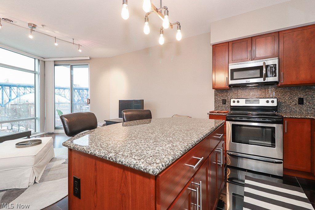 Stonebridge Plaza - Residential