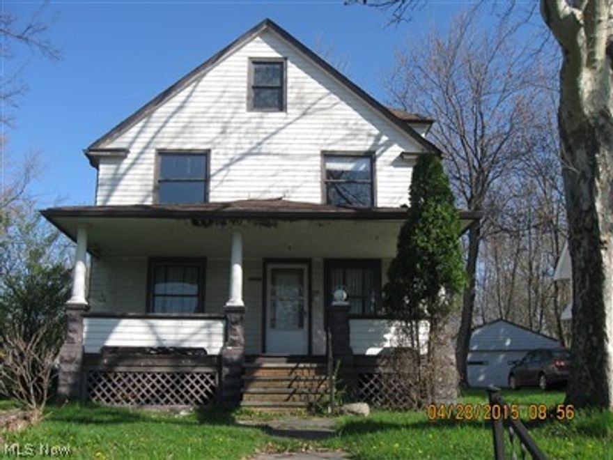 Spacious 5 Bedroom Home! Close to schools and shopping.