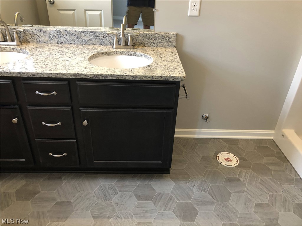5945 Perry Hills Drive, Canton, Ohio image 7