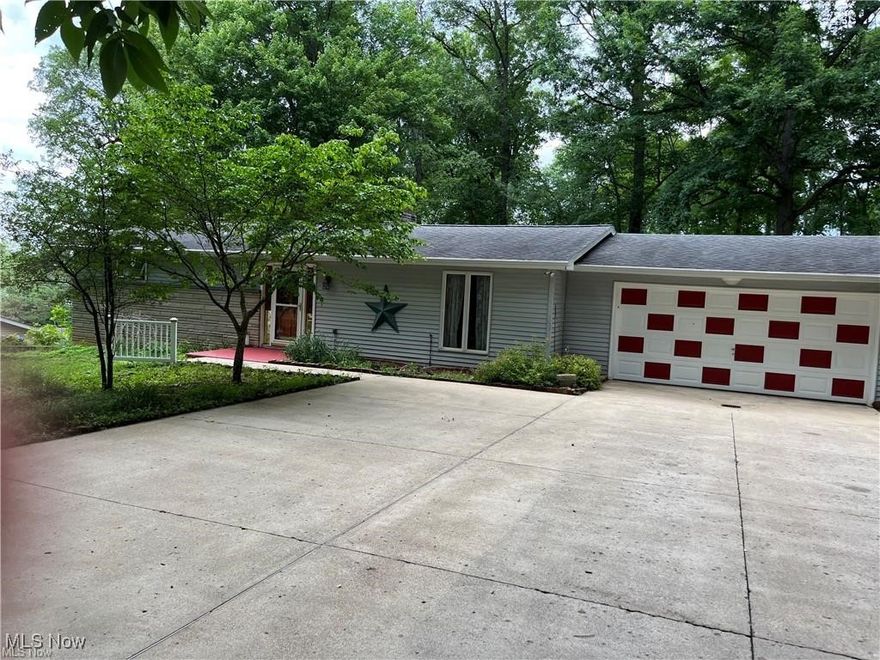 Great Location, Great Neighborhood, Great School District. Large back fenced in yard, Large Barn style storage building, Sunroom attached to the back of house, Walk out basement to side/backyard. Great size closets in bedrooms, Skylight in the living room. Blossom Lane is located near the entrance of the Melody Lake Area. Full finished basement, 6 divided rooms in the basement, full finished basement. Quiet Neighborhood