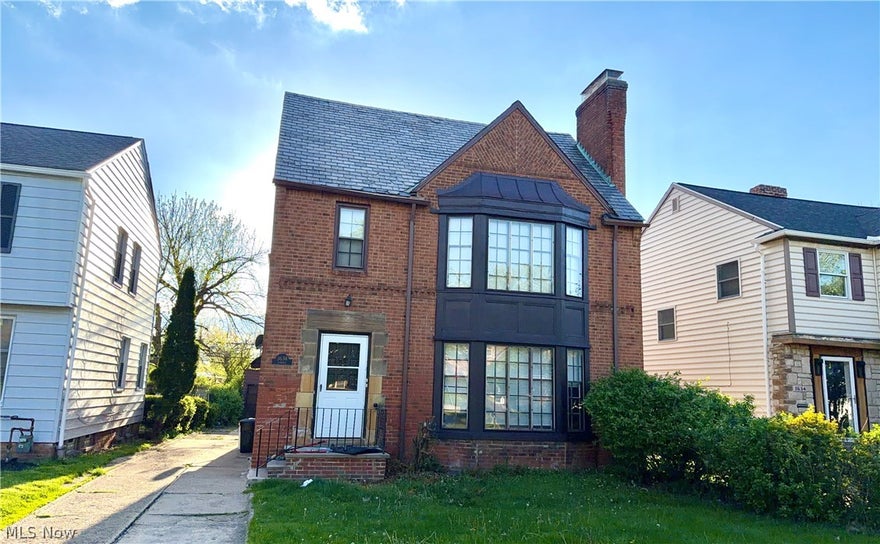 Brick Shaker Heights double.  Excellent income opportunity.  Large units.  Convenient location near shopping, downtown, and library.  Award winning schools.  Upstairs unit vacant to allow for easy showings.  3 car garage.  Hardwood floors.  Basement rec room.