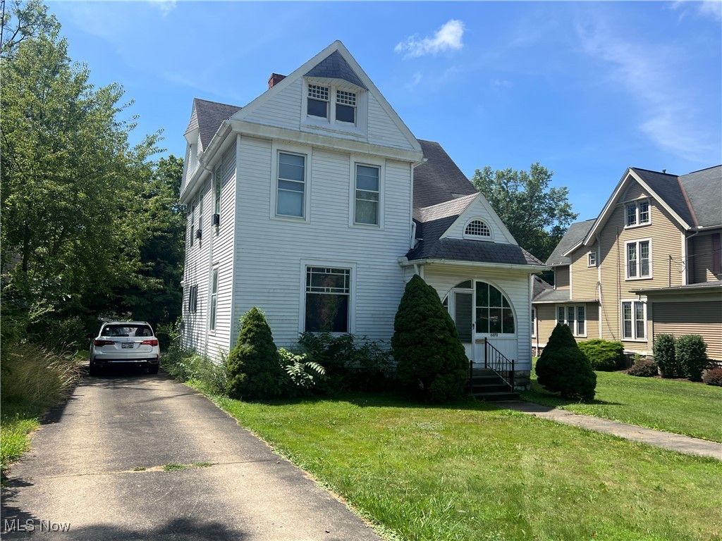 Photo of 1273 E State Street, Salem, OH 44460 (MLS # 5183200)