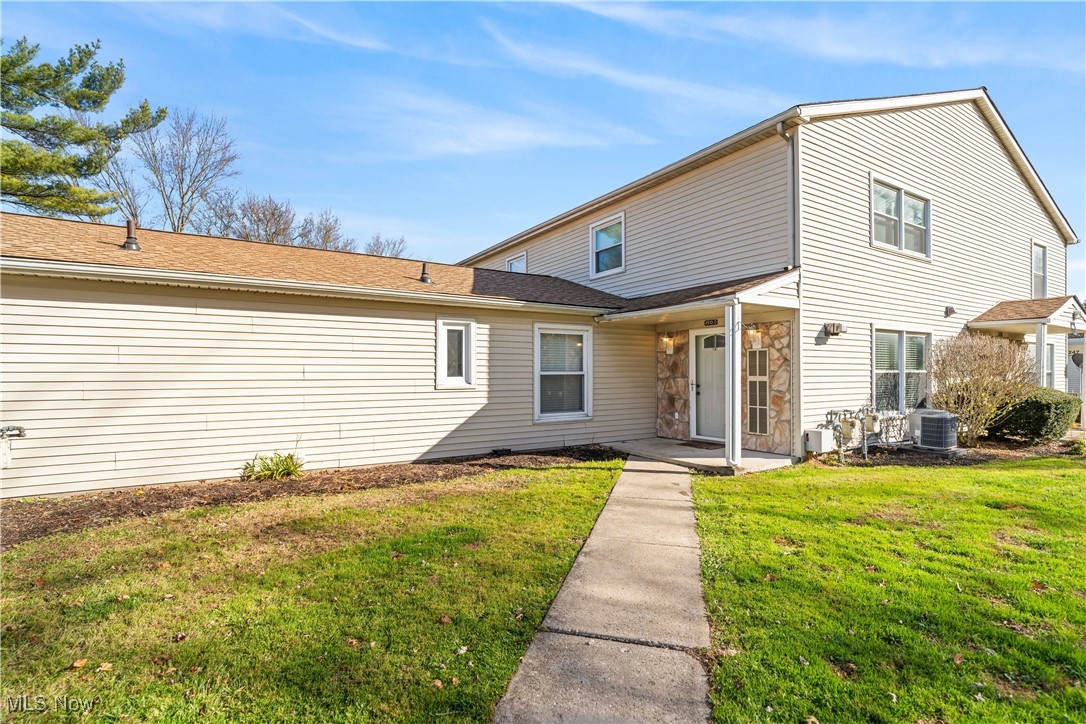 2510 Ivy Hill Circle #D, Cortland, Ohio image 1