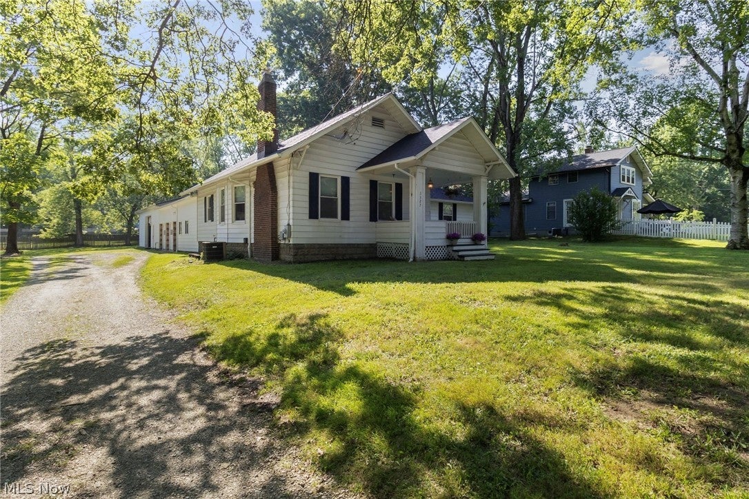 3327 Darrow Road