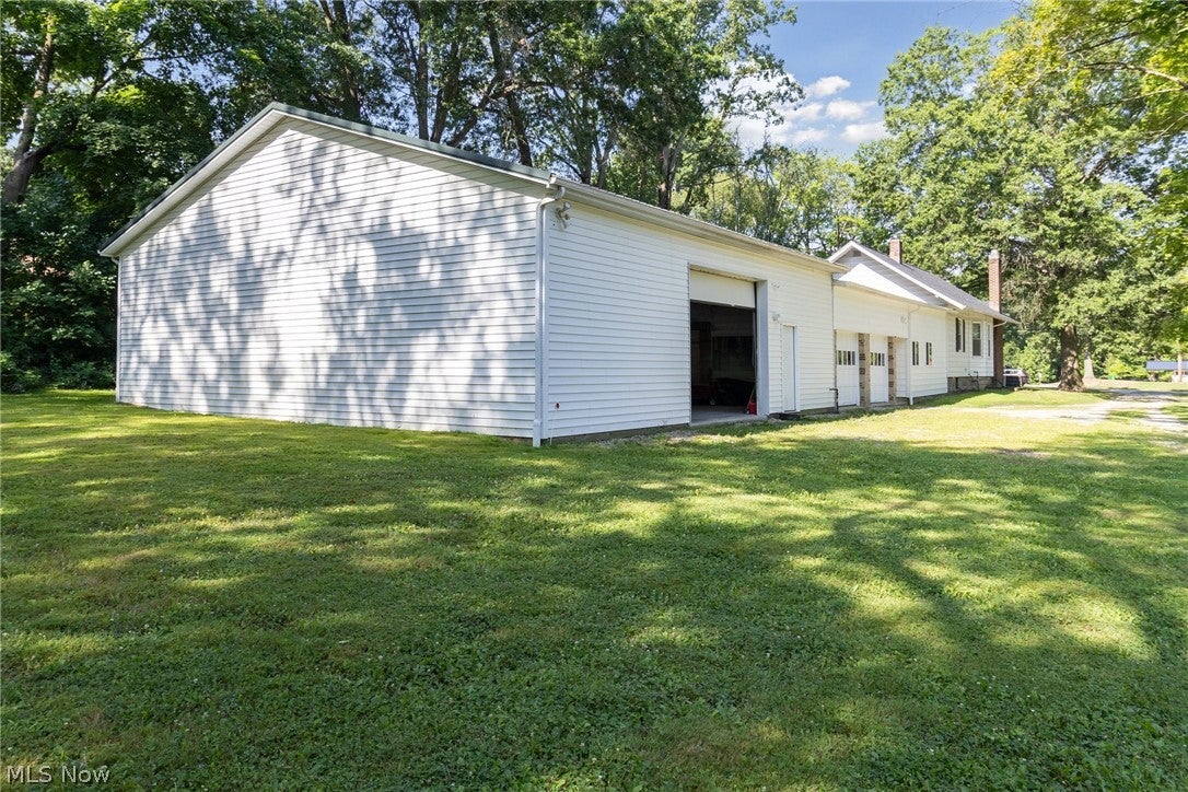 3327 Darrow Road