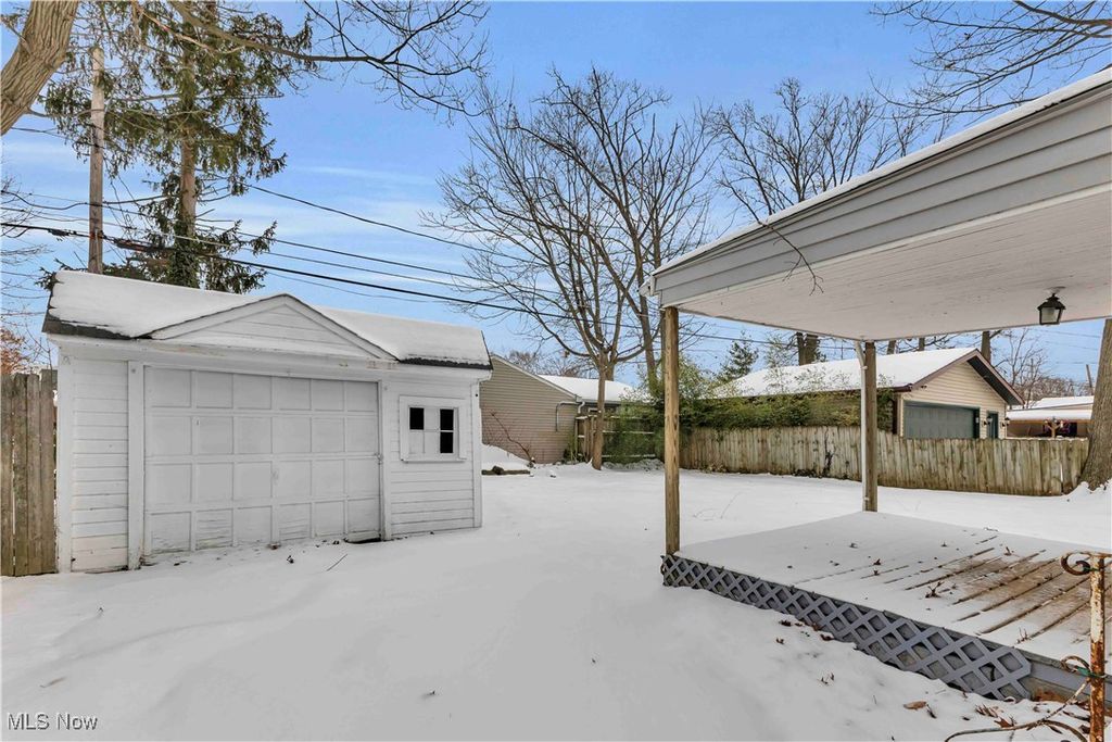 Photo of 595 Oakmoor Road, Bay Village, OH 44140 (MLS # 5175730)