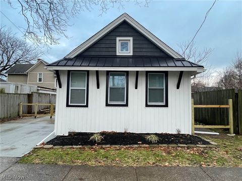 Homes For Rent - 2218 W 30th Street<br/> Cleveland, OH 44113