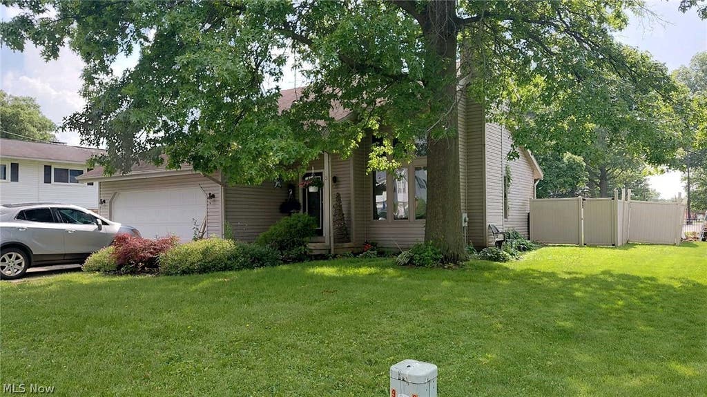 Photo of 3 Wedgewood Drive, Norwalk, OH 44857 (MLS # 5223517)