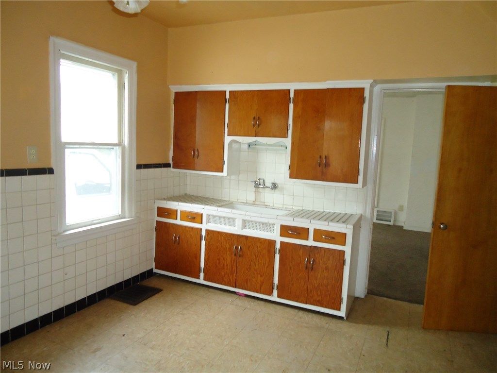Crawford & Parmelees - Residential Income