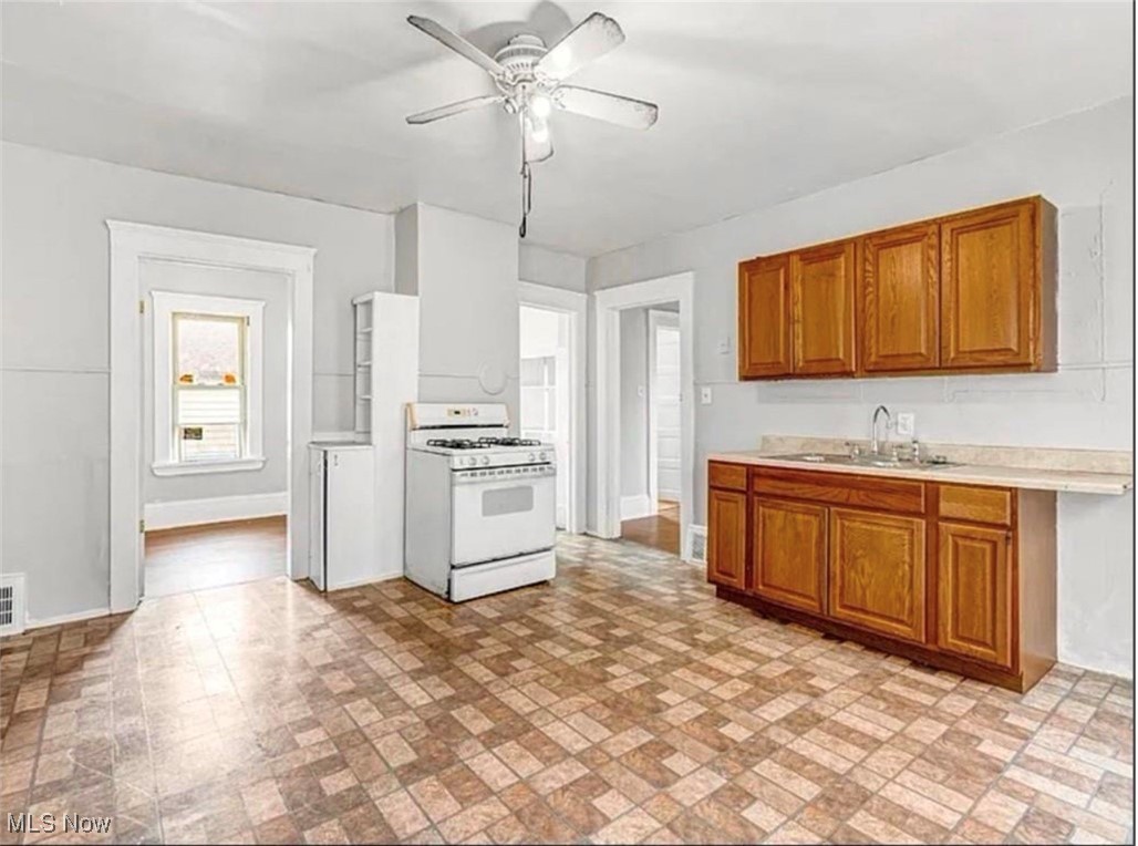 3635 E 49th Street Up