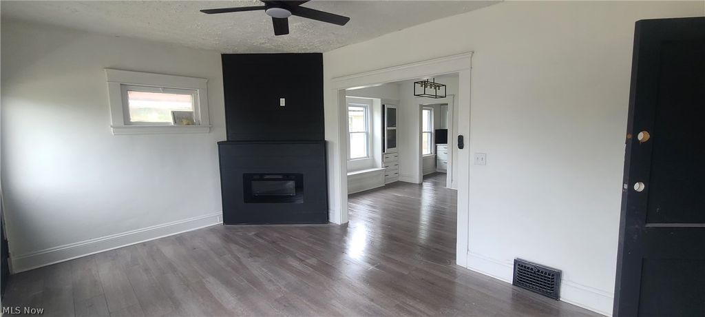 Photo of 12005 Shadeland Avenue, Cleveland, OH 44108 (MLS # 5210406)