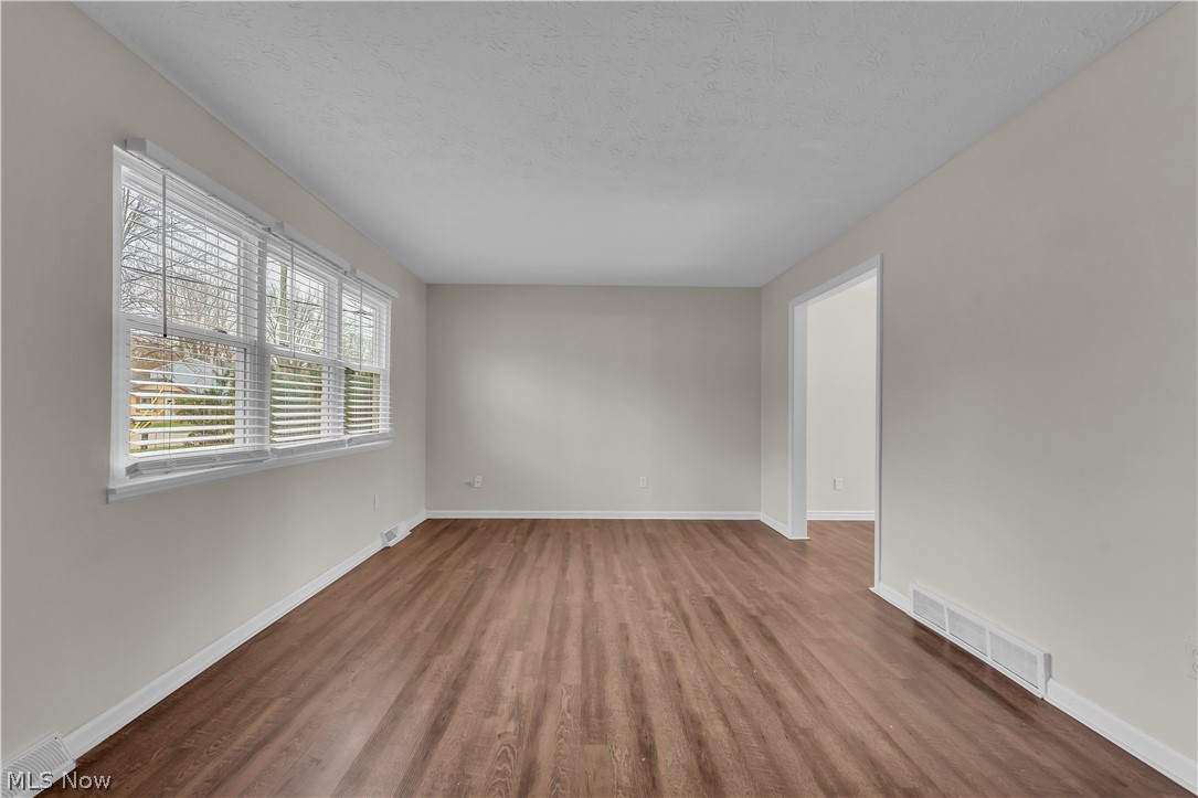 5498 Broad Boulevard