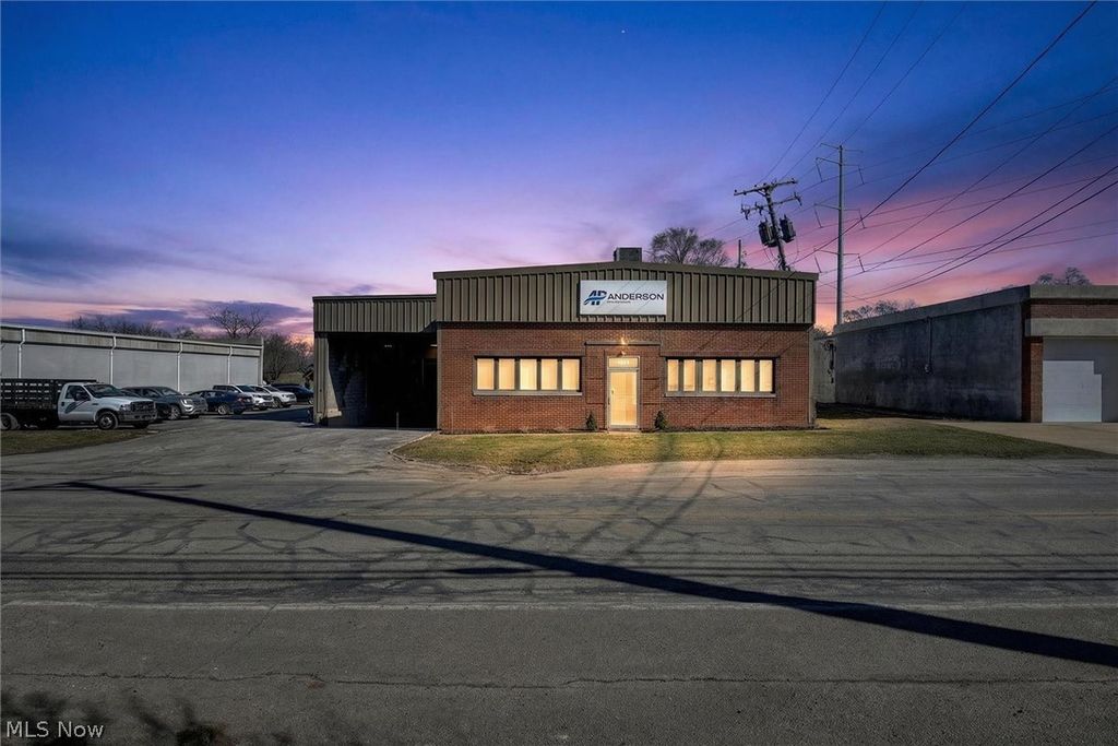 Photo of 4891 Van Epps Road, Brooklyn Heights, OH 44131 (MLS # 5190566)