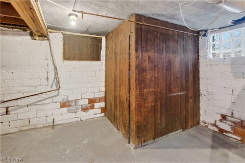 Tiny photo for 1390 E 109th Street, Cleveland, OH 44106 (MLS # 5239251)