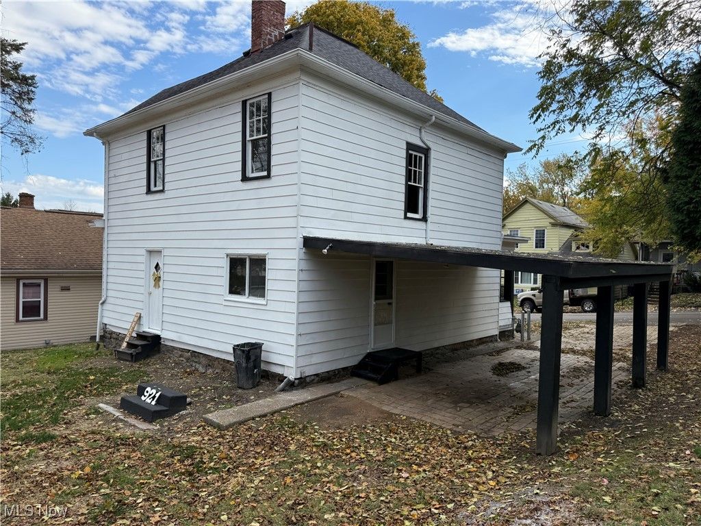 Photo of 921 Orchard Grove Avenue, East Liverpool, OH 43920 (MLS # 5169538)