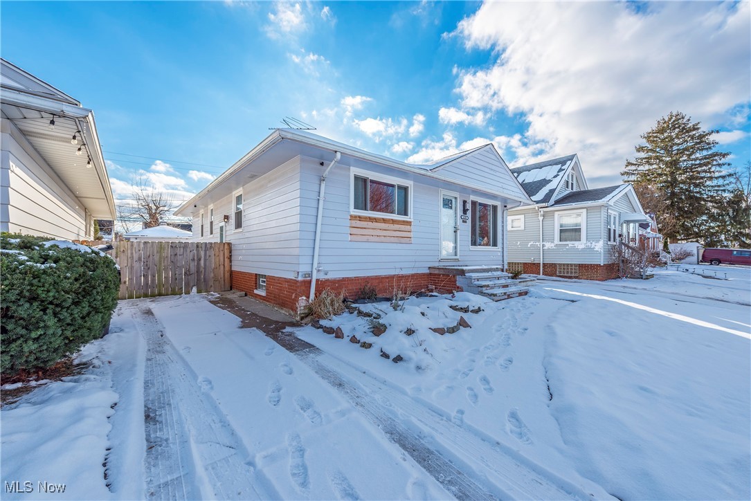 14205 Highlandview Avenue