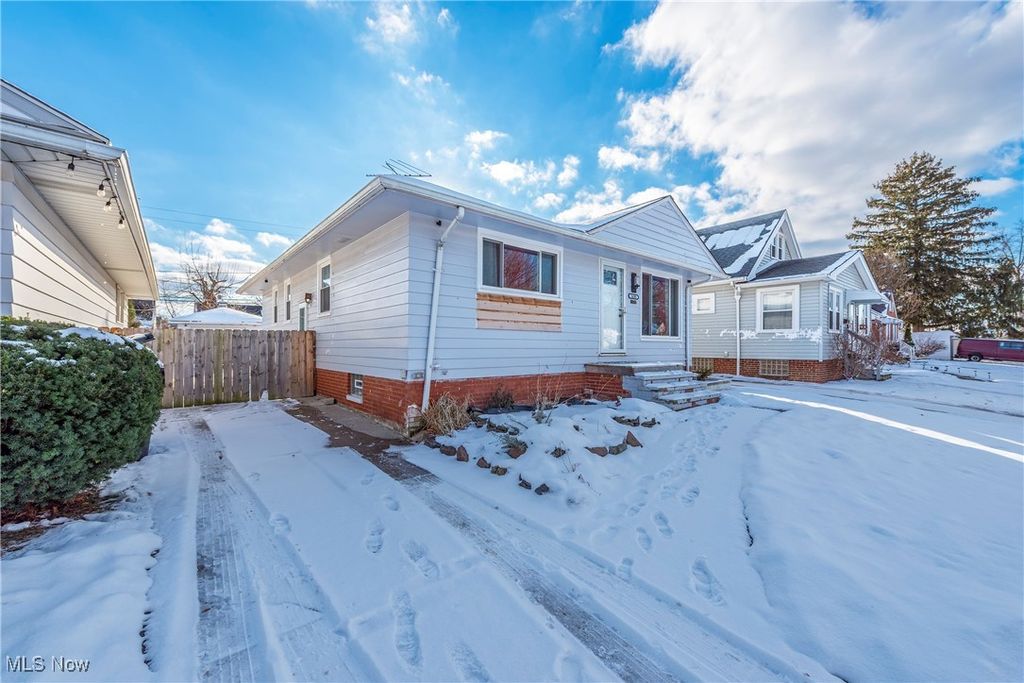 Photo of 14205 Highlandview Avenue, Cleveland, OH 44135 (MLS # 5177332)