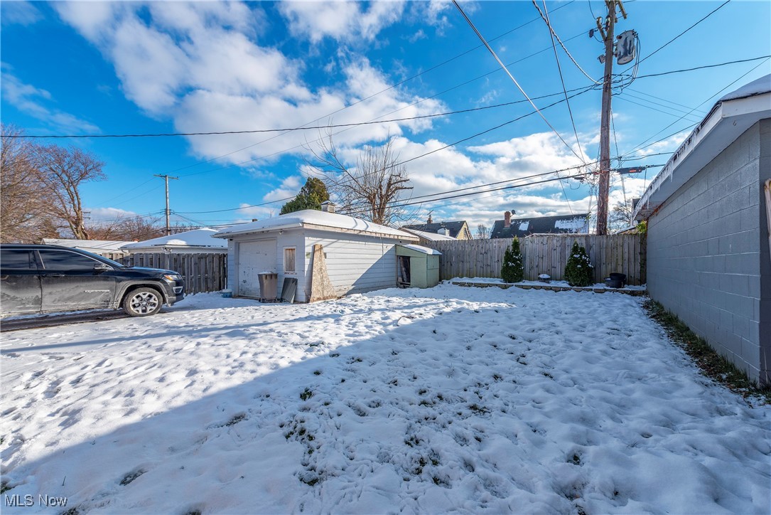 14205 Highlandview Avenue