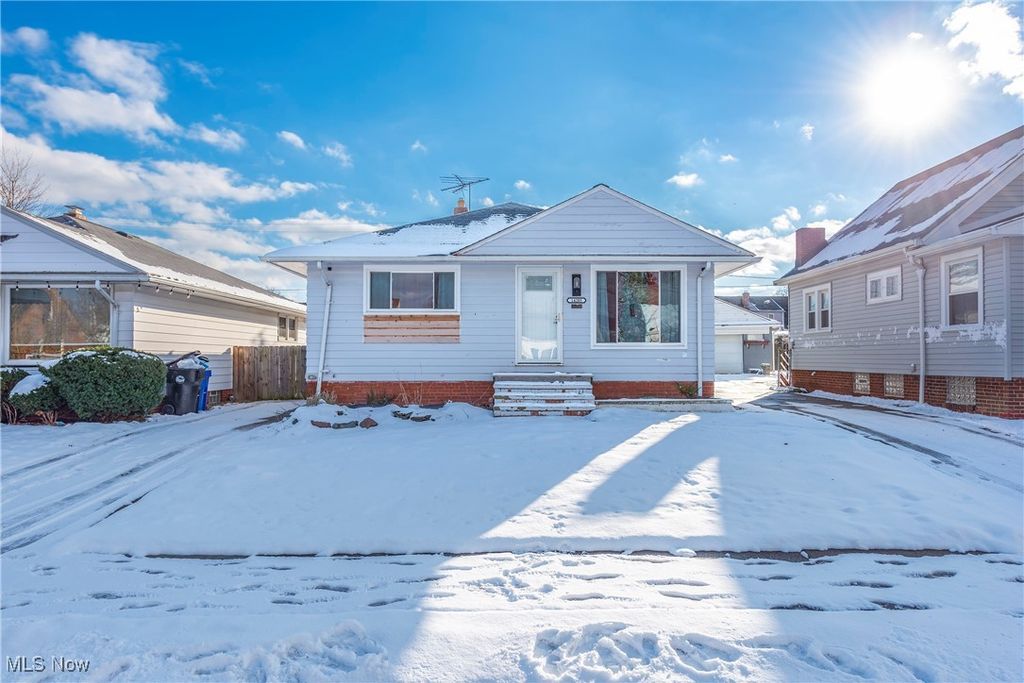 Photo of 14205 Highlandview Avenue, Cleveland, OH 44135 (MLS # 5177332)