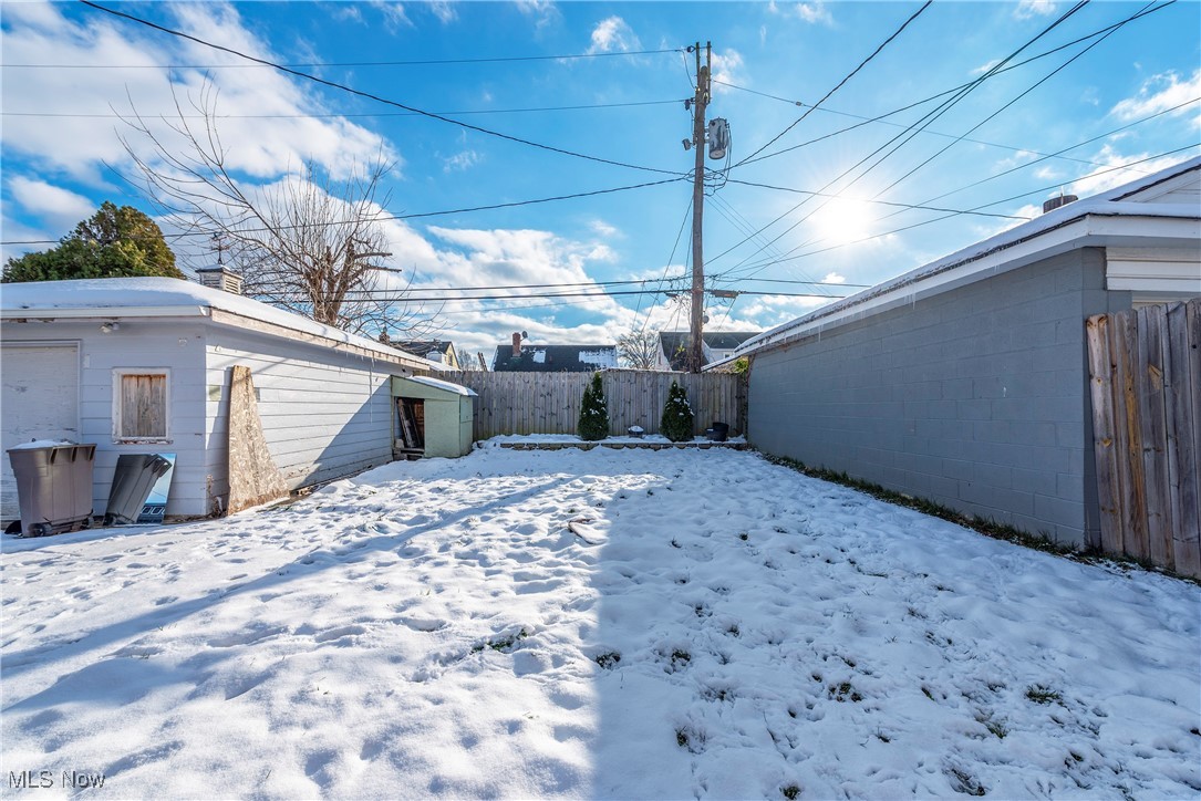 14205 Highlandview Avenue