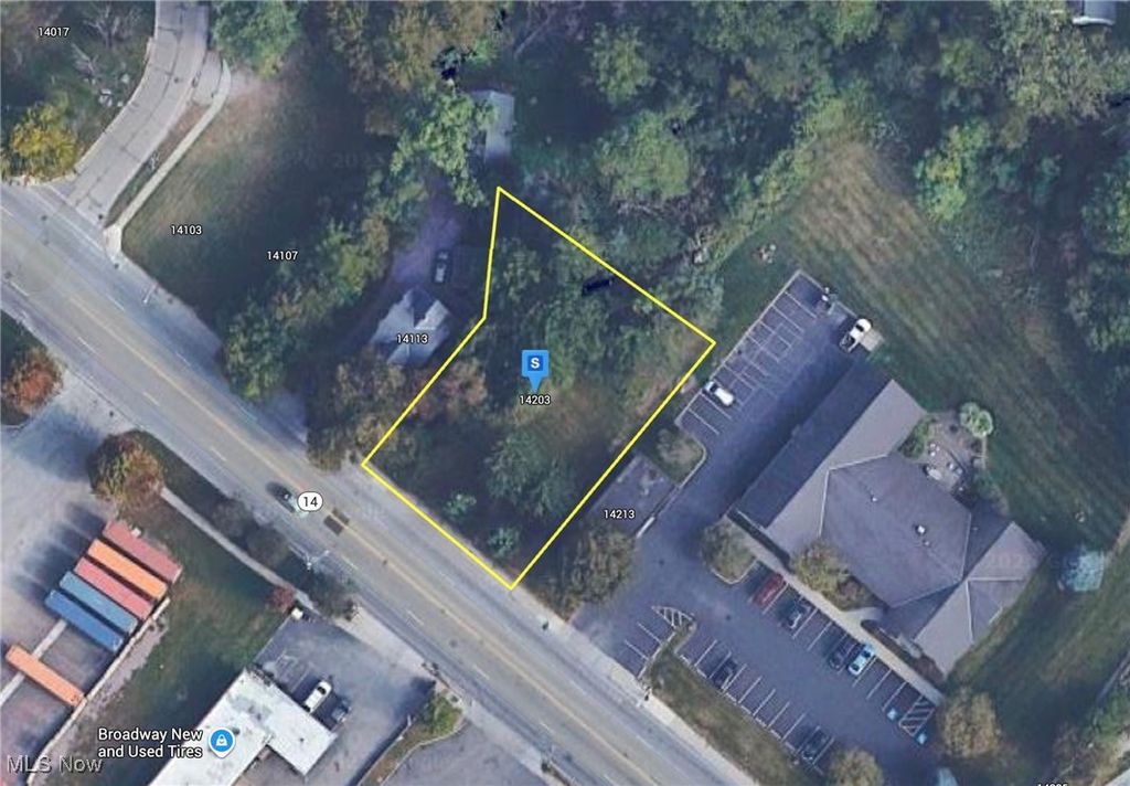 Photo of 14203 Broadway Avenue, Garfield Heights, OH 44125 (MLS # 5178401)