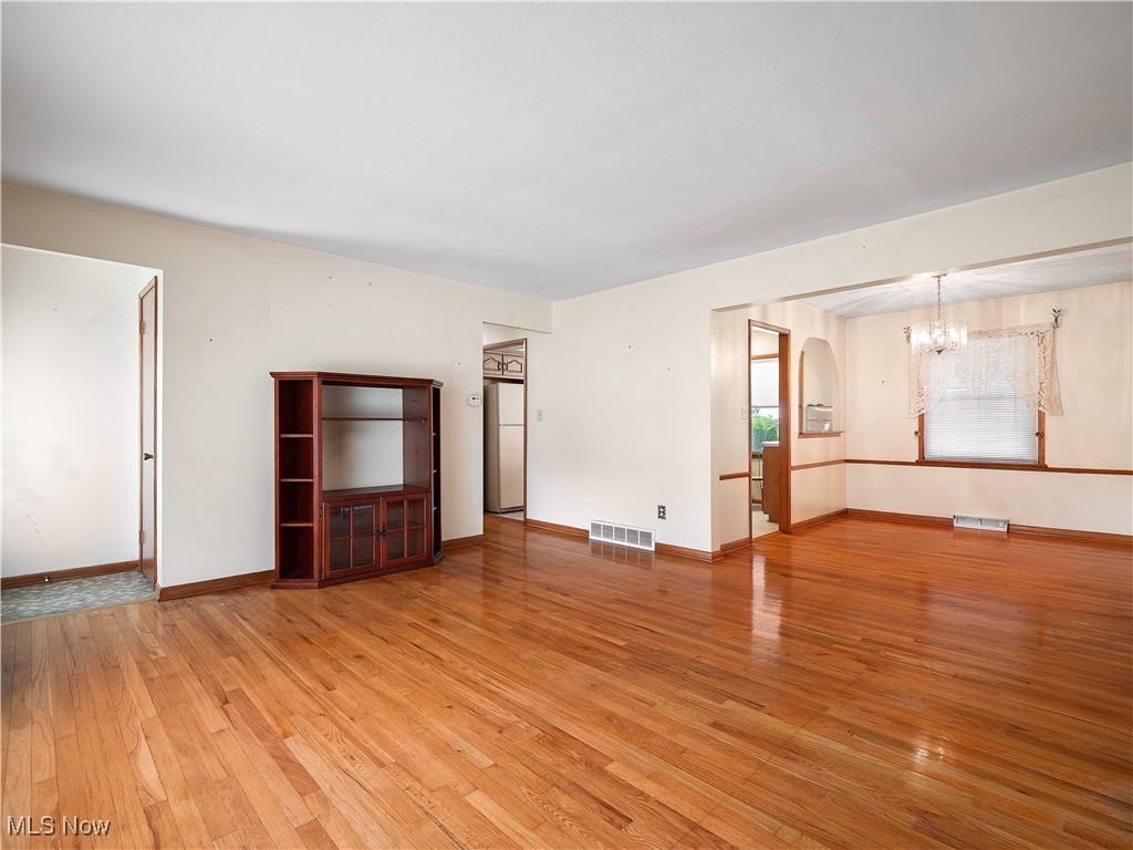 10450 Fairlawn Drive, Parma, Ohio image 5