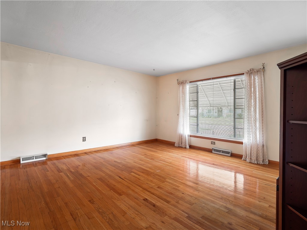 10450 Fairlawn Drive, Parma, Ohio image 6