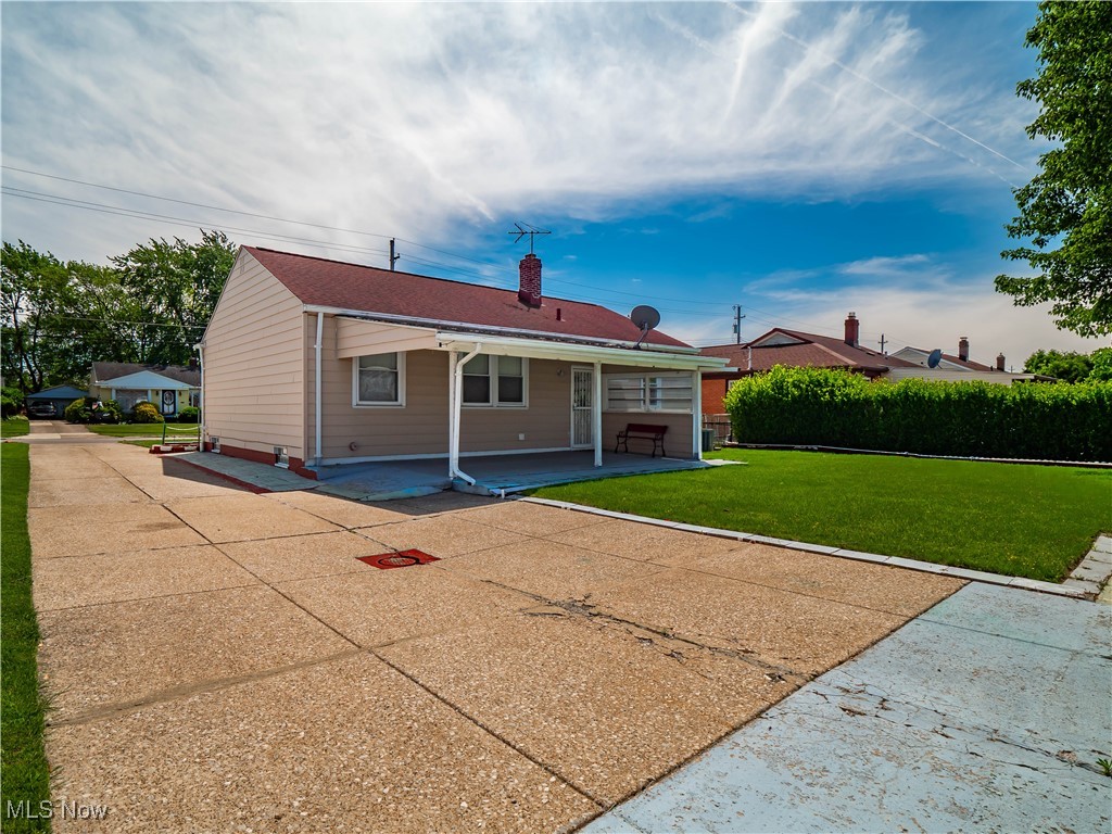 10450 Fairlawn Drive, Parma, Ohio image 32