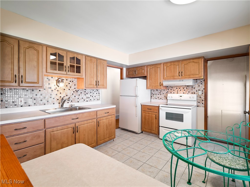 10450 Fairlawn Drive, Parma, Ohio image 12