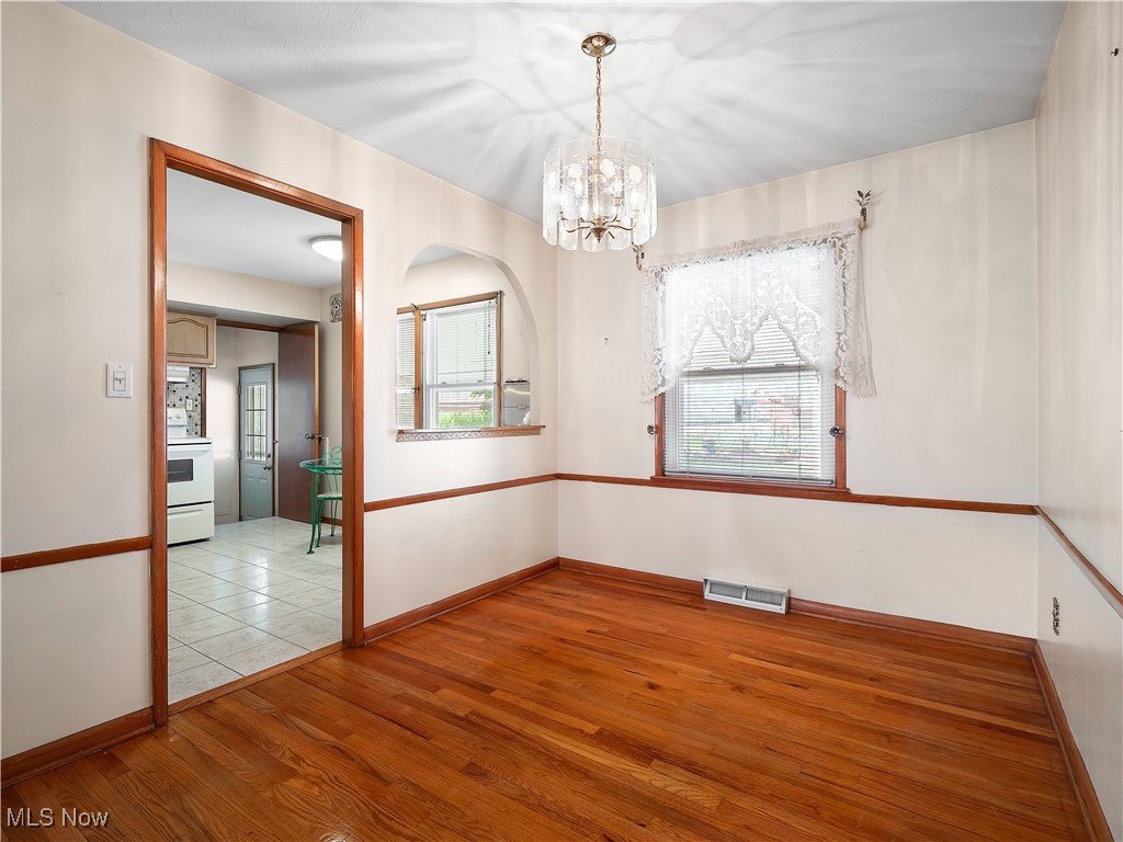 10450 Fairlawn Drive, Parma, Ohio image 10