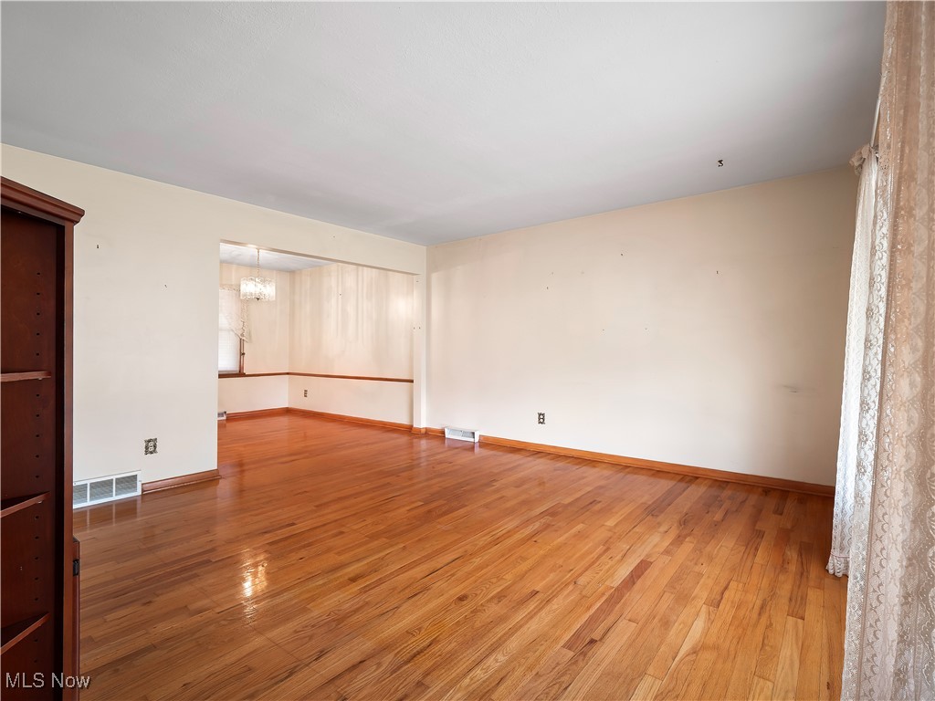 10450 Fairlawn Drive, Parma, Ohio image 4