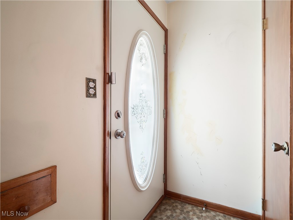 10450 Fairlawn Drive, Parma, Ohio image 3