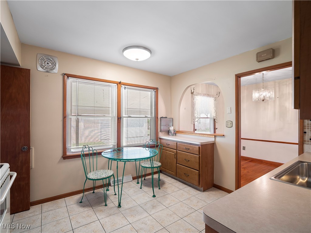 10450 Fairlawn Drive, Parma, Ohio image 14